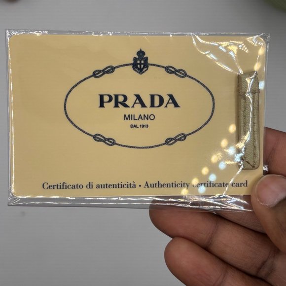 Beautiful Prada Tessuto Shoulder Bag with Gold Clasp - Picture 10 of 14